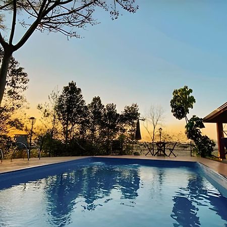 Casa De Campo Araxa Na Montanha Com Piscina Piracaia Exteriör bild