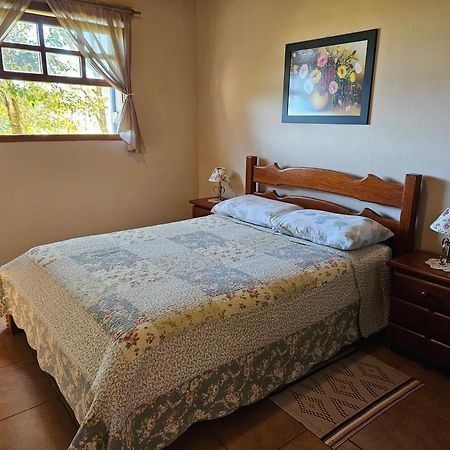 Casa De Campo Araxa Na Montanha Com Piscina Piracaia Exteriör bild